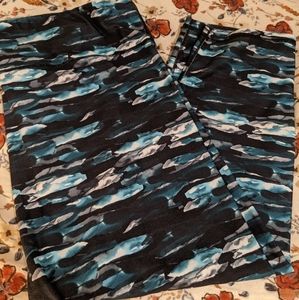 Fabletics 3/4 Length Leggings